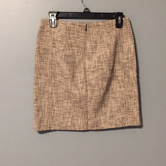 3/$20 LOFT skirt size 2P - Picture 2 of 3